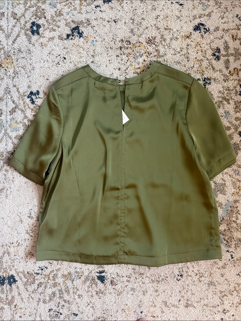 NWT Evereve Rylan satin top - Picture 4 of 4